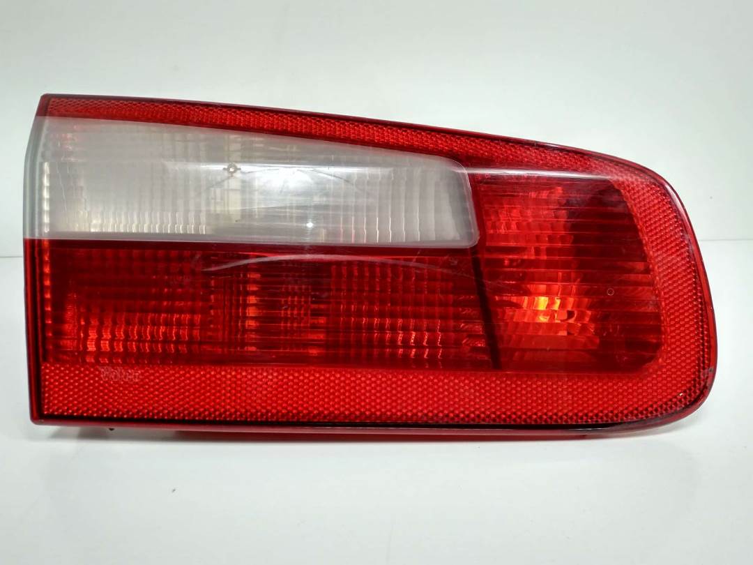 Feu intérieur arrière gauche - 8200002475 - RENAULT - LAGUNA II (BG0)