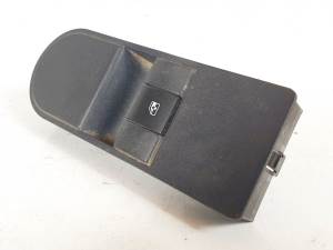 MANDO ELEVALUNAS DELANTERO DERECHO 13228709 OPEL ZAFIRA B Autodesguaces Alicante