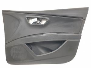 GUARNECIDO PUERTA DELANTERA DERECHA 5F4867114 SEAT LEON (5F1) Autodesguaces Alicante