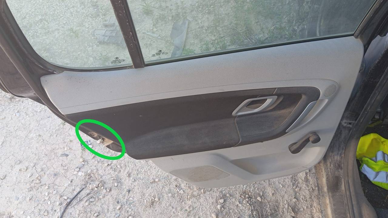 CERRADURA PUERTA TRASERA IZQUIERDA