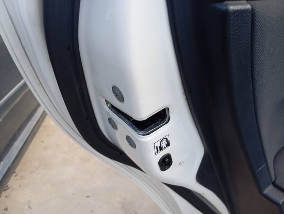 CERRADURA PUERTA TRASERA IZQUIERDA