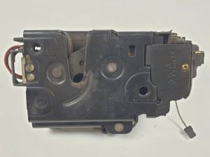 CERRADURA PUERTA DELANTERA DERECHA 3B1837016A VOLKSWAGEN BORA BERLINA (1J2) Autodesguaces Alicante