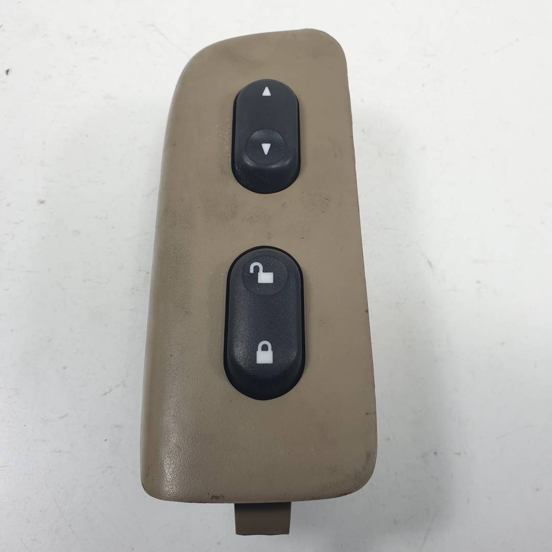 MANDO ELEVALUNAS DELANTERO DERECHO - 3001723A - FORD - MAVERICK (TM1)