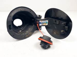 TAPA EXTERIOR COMBUSTIBLE 13358933 OPEL ASTRA J LIM. Autodesguaces Alicante