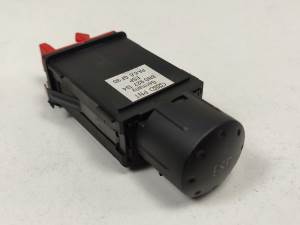 INTERRUPTOR 8N0927134 AUDI TT (8N3/8N9) Autodesguaces Alicante