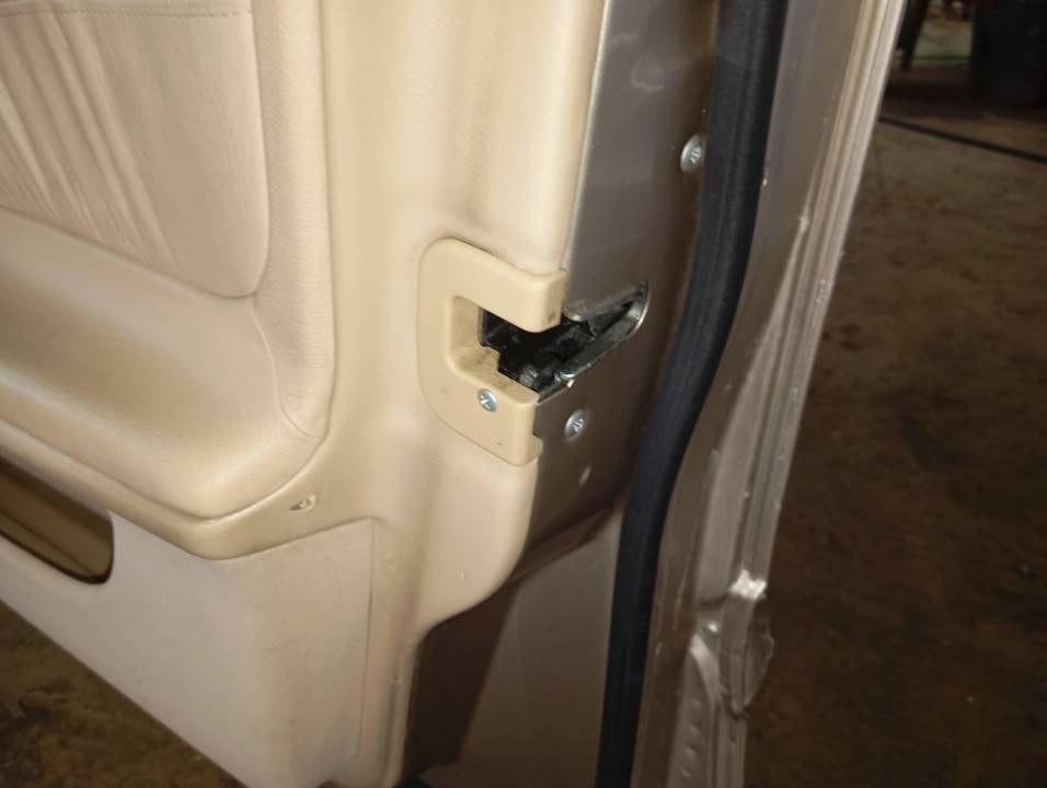 CERRADURA PUERTA DELANTERA DERECHA