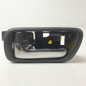MANETA INTERIOR TRASERA IZQUIERDA 692060F010 TOYOTA COROLLA VERSO (R1) Autodesguaces Alicante