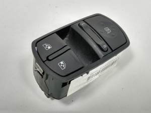MANDO ELEVALUNAS DELANTERO IZQUIERDO 13258521AA OPEL CORSA D Autodesguaces Alicante