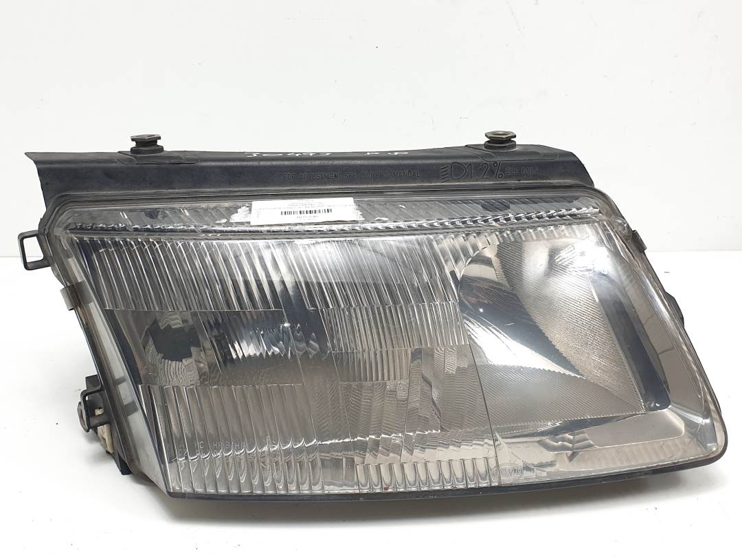 FARO DERECHO - VOLKSWAGEN - PASSAT BERLINA (3B2)