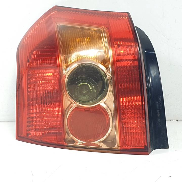 PILOTO TRASERO IZQUIERDO 8156002301 TOYOTA COROLLA (E12) Autodesguaces Alicante