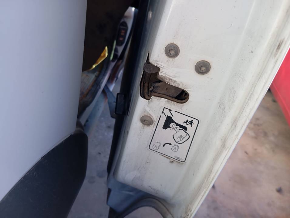 CERRADURA PUERTA LATERAL DERECHA