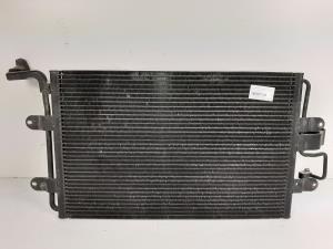 CONDENSADOR / RADIADOR AIRE ACONDICIONADO 1J0820413D VOLKSWAGEN BORA BERLINA (1J2) Autodesguaces Alicante