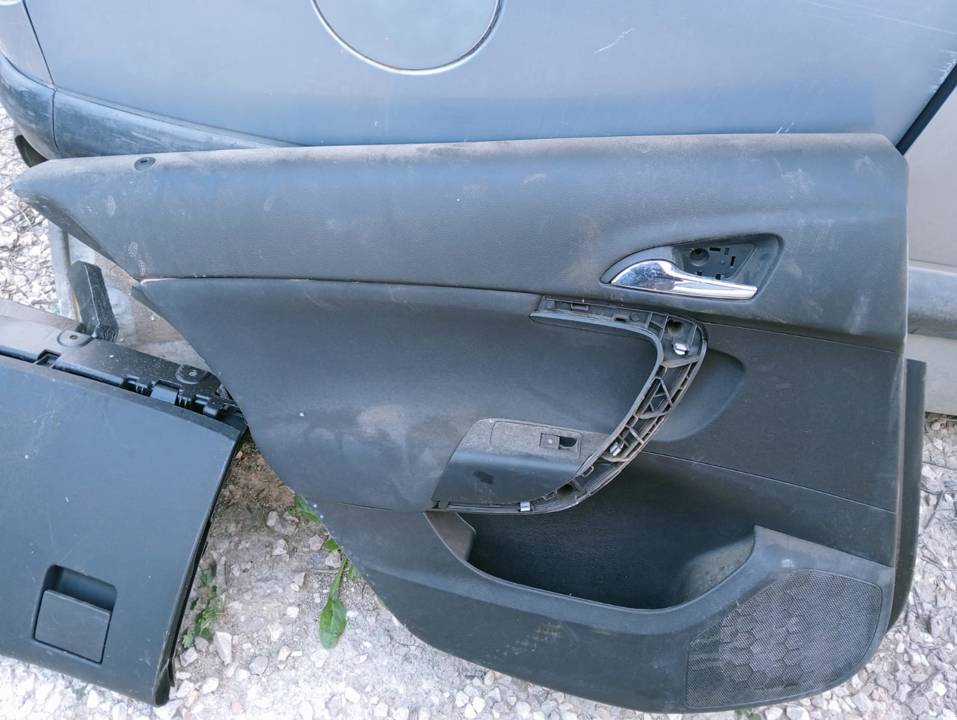 GUARNECIDO PUERTA TRASERA IZQUIERDA