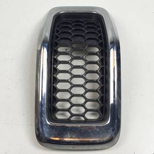 REJILLA DELANTERA 68138335AA JEEP CHEROKEE (KL) Autodesguaces Alicante