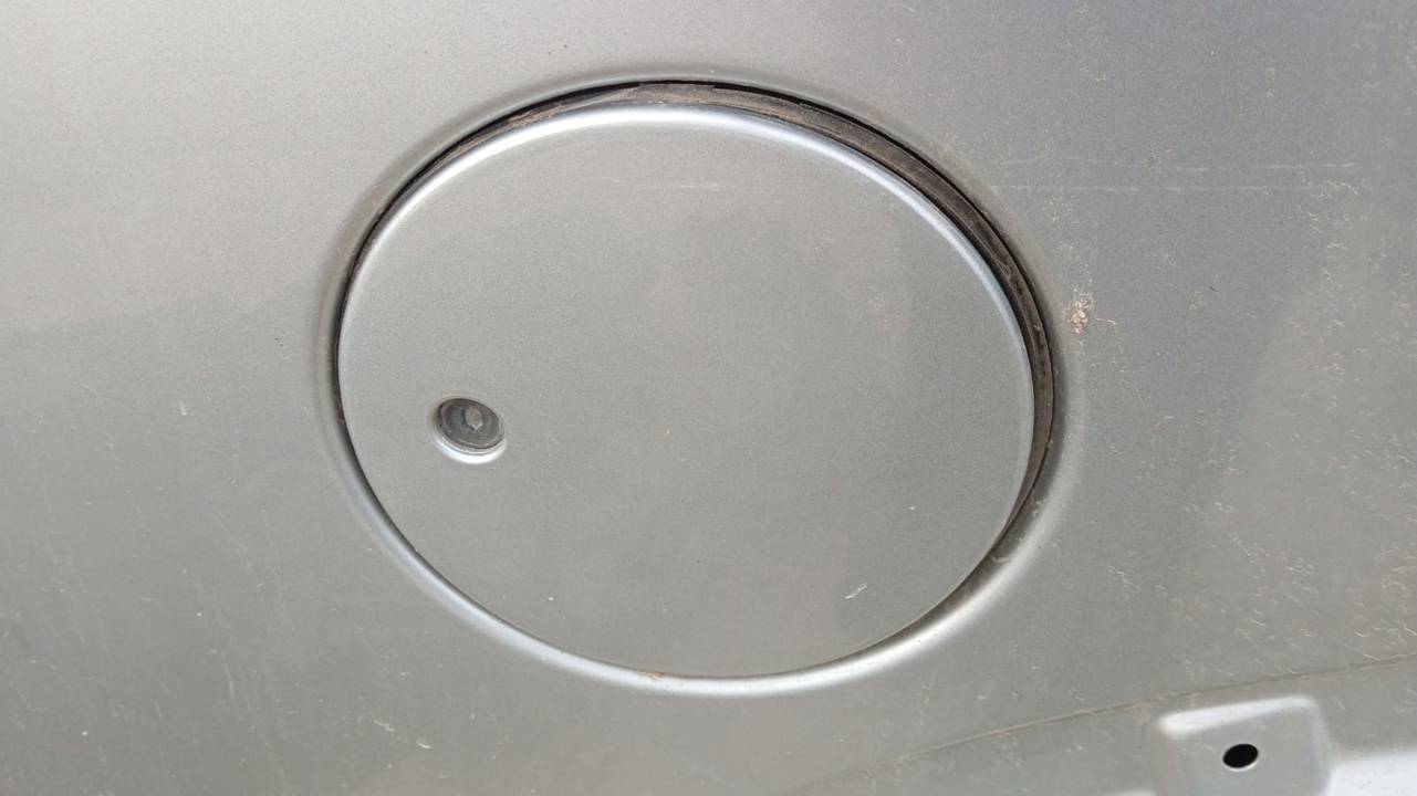 TAPA EXTERIOR COMBUSTIBLE