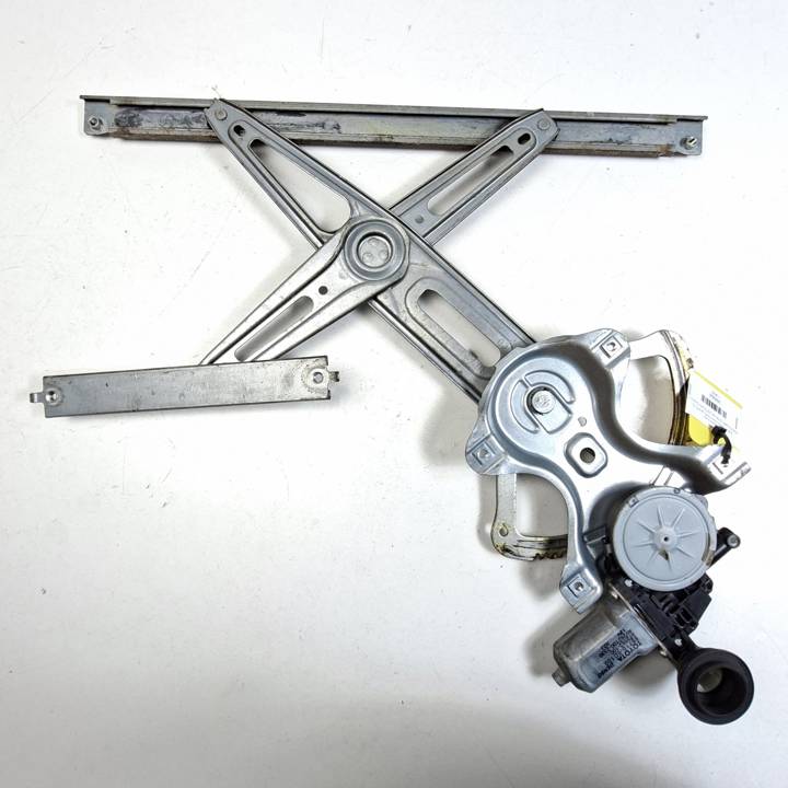 ELEVALUNAS DELANTERO DERECHO 857100D100 TOYOTA AURIS (E150) Autodesguaces Alicante
