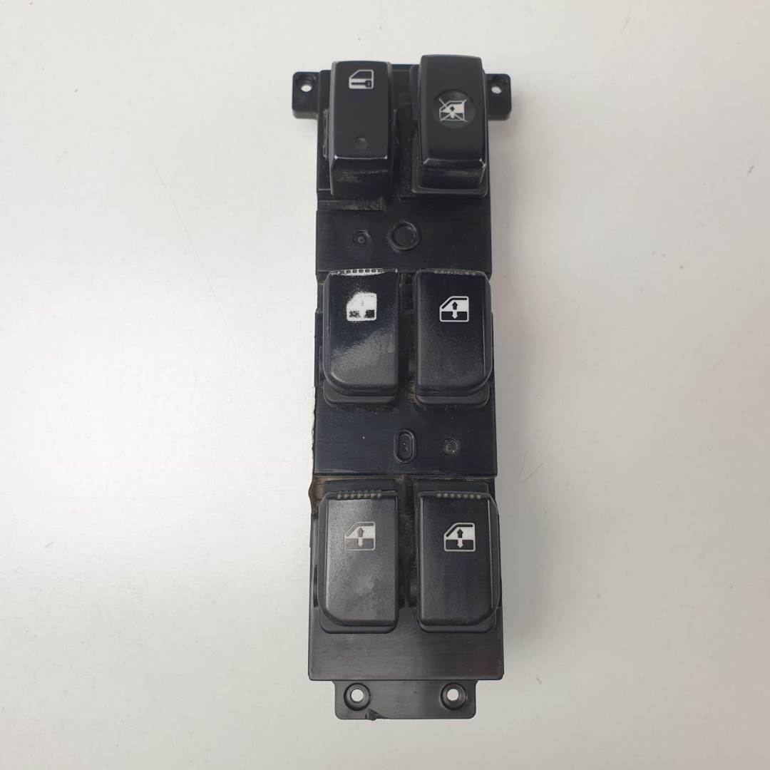 MANDO ELEVALUNAS DELANTERO IZQUIERDO - 935702B700S4 - HYUNDAI - SANTA FE (BM)