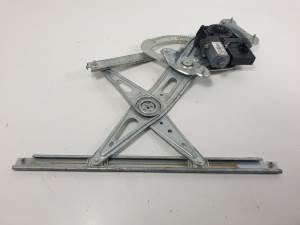 ELEVALUNAS TRASERO IZQUIERDO 827310166R RENAULT SCENIC III (JZ) Autodesguaces Alicante