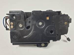 CERRADURA PUERTA TRASERA DERECHA 3B4839016A VOLKSWAGEN BORA BERLINA (1J2) Autodesguaces Alicante