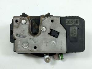 CERRADURA PUERTA DELANTERA DERECHA 24434881 OPEL CORSA C (F68) Autodesguaces Alicante