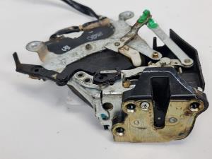 CERRADURA PUERTA TRASERA DERECHA TOYOTA AVENSIS BERLINA (T22) Autodesguaces Alicante