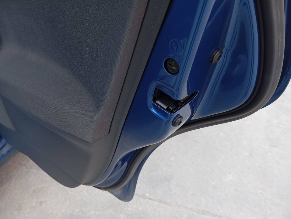 CERRADURA PUERTA TRASERA DERECHA