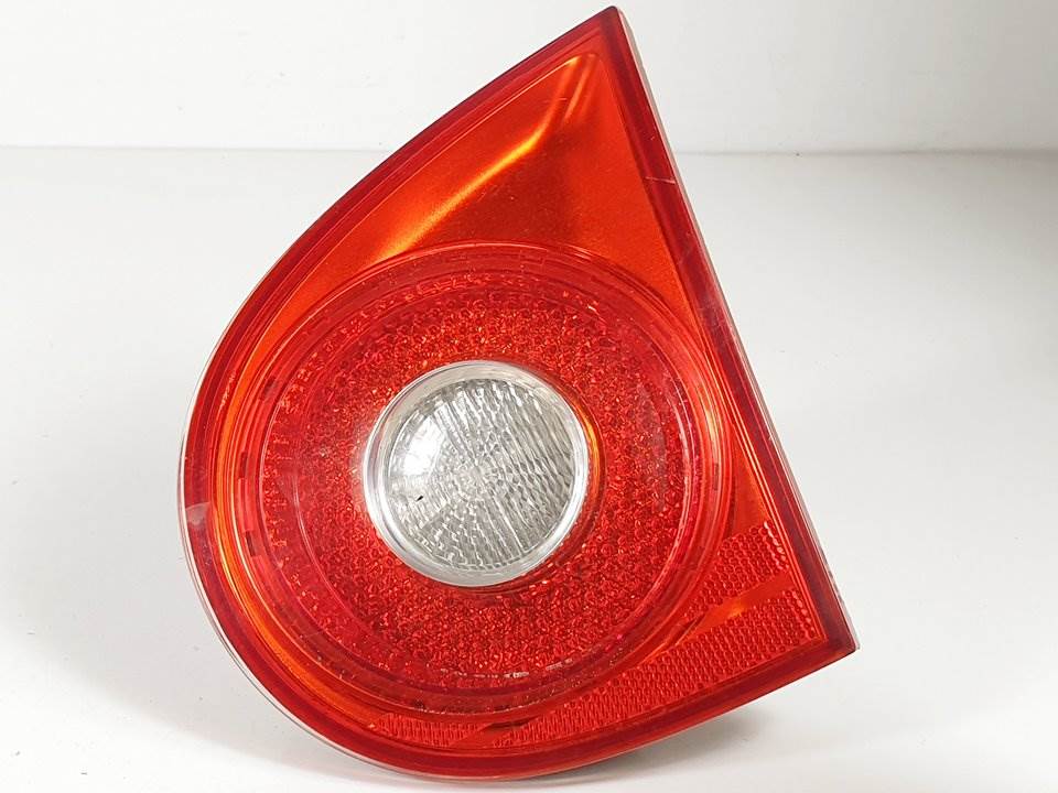 PILOTO TRASERO DERECHO INTERIOR - 1K6945094J - VOLKSWAGEN - GOLF V BERLINA (1K1)