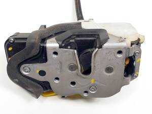 CERRADURA PUERTA DELANTERA IZQUIERDA CHEVROLET AVEO BERLINA HATCHBACK Autodesguaces Alicante