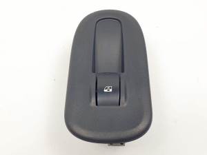 MANDO ELEVALUNAS DELANTERO DERECHO 8200548968 RENAULT MASTER KASTEN Autodesguaces Alicante