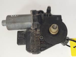 MOTOR ELEVALUNAS DELANTERO DERECHO 0130821774 AUDI A6 AVANT (4B5) Autodesguaces Alicante