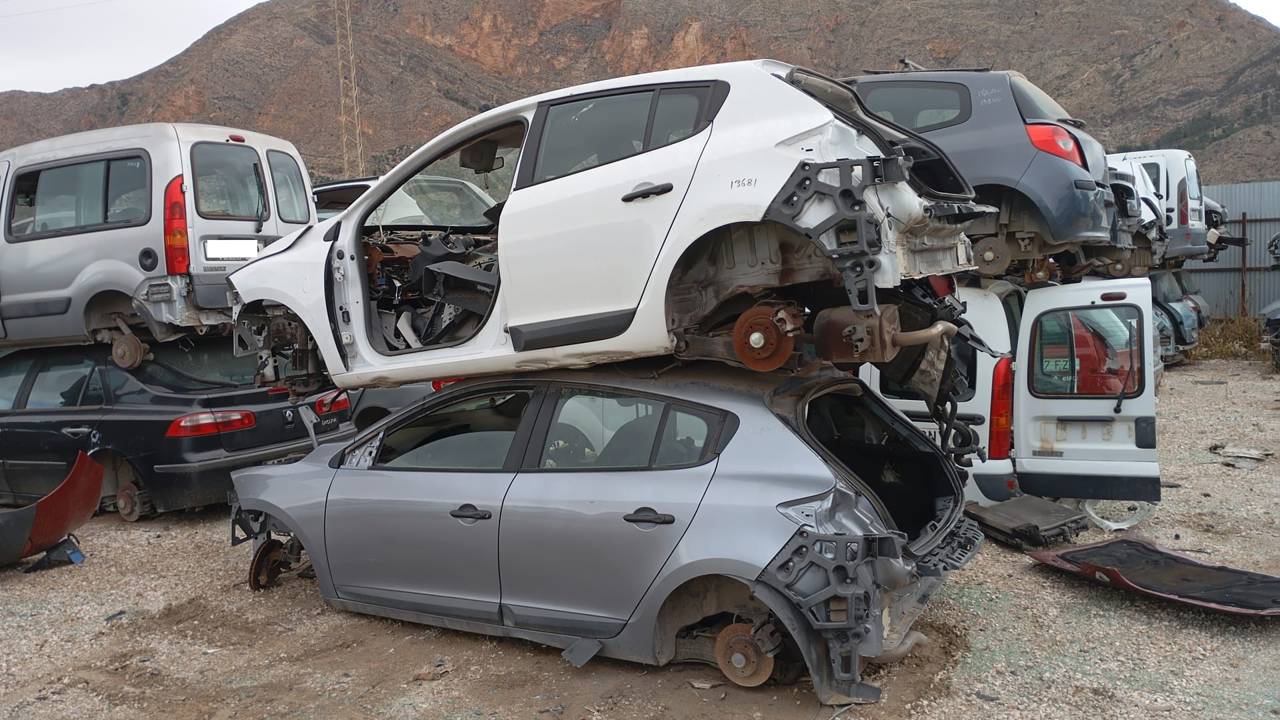 Imagen del vehículo RENAULT MEGANE III BERLINA 5 P