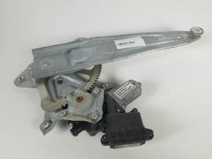 ELEVALUNAS TRASERO IZQUIERDO 698400F041 TOYOTA VERSO Autodesguaces Alicante