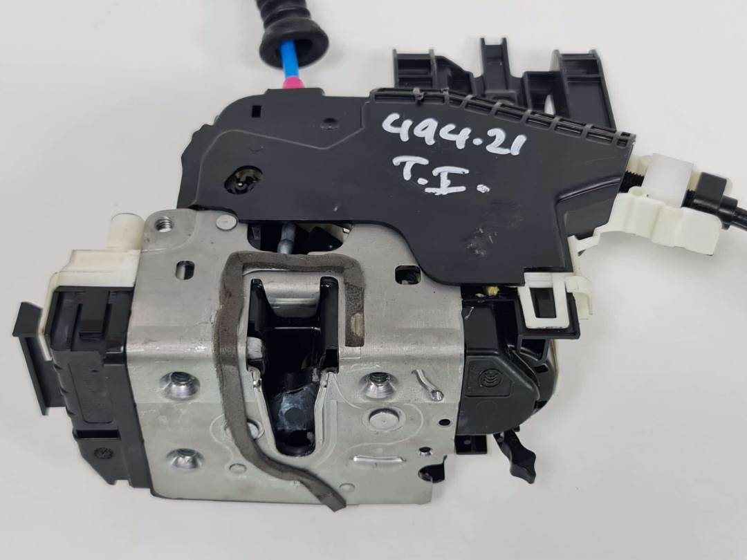 CERRADURA PUERTA TRASERA IZQUIERDA - A2047302735 - MERCEDES - CLASE GLA (W156)