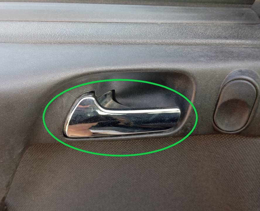 MANETA INTERIOR DELANTERA IZQUIERDA