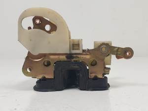 CERRADURA PUERTA DELANTERA DERECHA OPEL CORSA B Autodesguaces Alicante