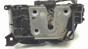 CERRADURA PUERTA DELANTERA DERECHA 300125F RENAULT CLIO III Autodesguaces Alicante