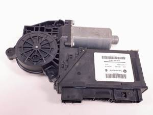MOTOR ELEVALUNAS TRASERO DERECHO 7L0959704D VOLKSWAGEN TOUAREG (7LA) Autodesguaces Alicante