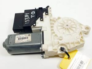 MOTOR ELEVALUNAS TRASERO DERECHO VOLKSWAGEN PASSAT VARIANT (3C5) Autodesguaces Alicante