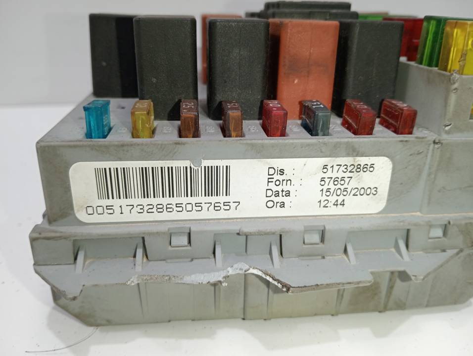 CAJA RELES / FUSIBLES