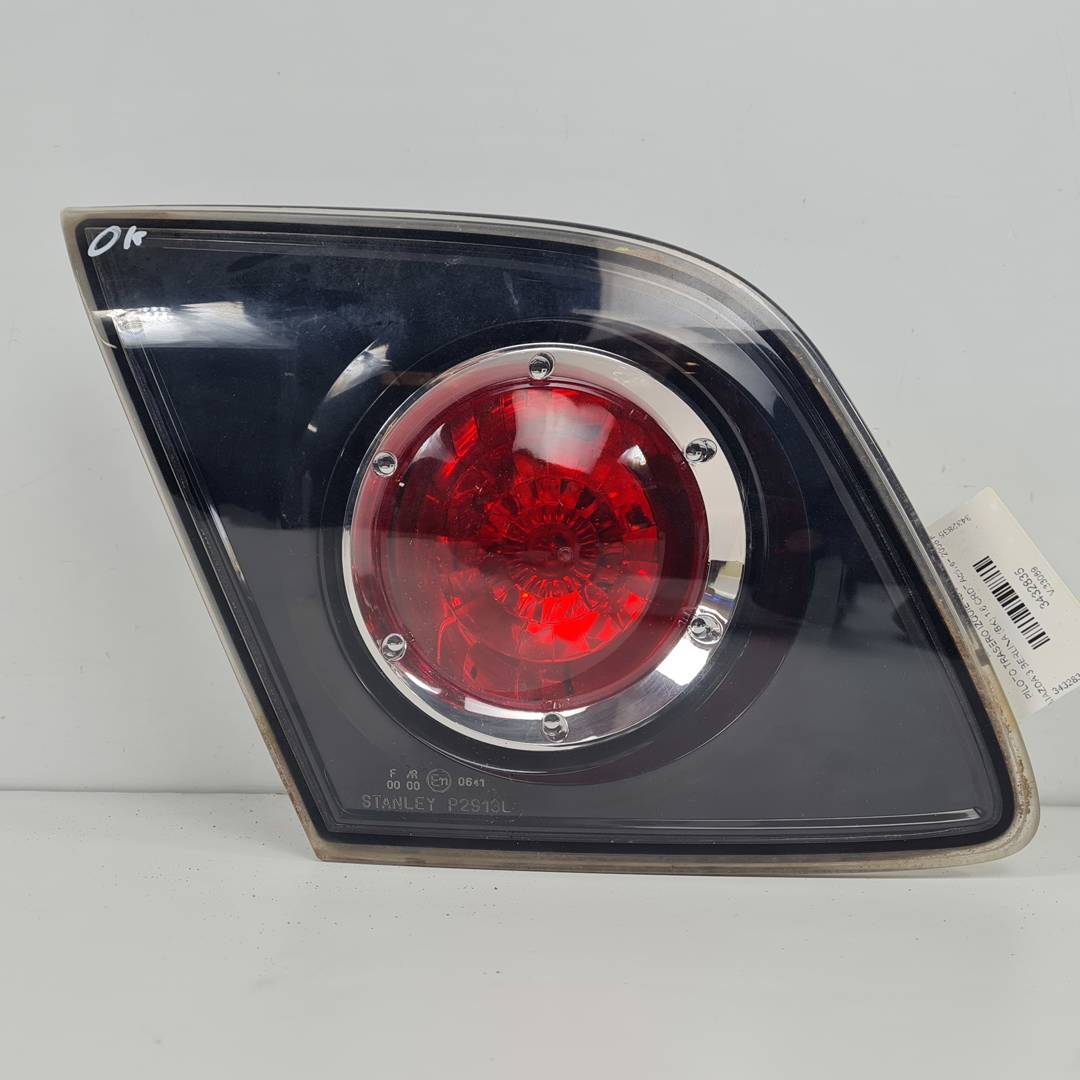 PILOTO TRASERO IZQUIERDO INTERIOR - P2913L - MAZDA - 3 BERLINA (BK)