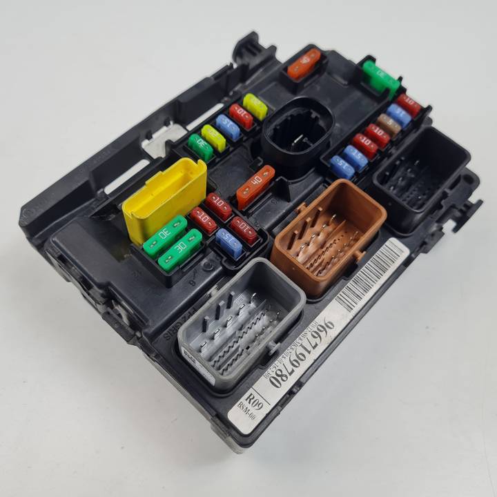 CAJA RELES / FUSIBLES 9667199780 CITROEN C3 PICASSO Autodesguaces Alicante