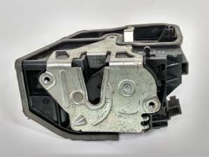 CERRADURA PUERTA TRASERA IZQUIERDA 7036171 BMW SERIE 5 BERLINA (E60) Autodesguaces Alicante