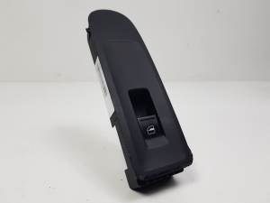 MANDO ELEVALUNAS DELANTERO DERECHO 5K0867256 VOLKSWAGEN GOLF VI (5K1) Autodesguaces Alicante