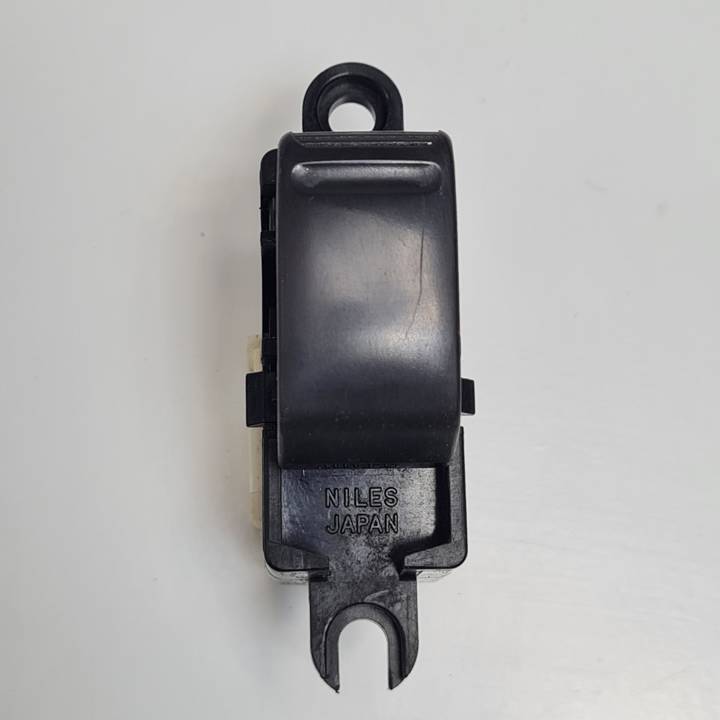 MANDO ELEVALUNAS DELANTERO DERECHO NISSAN ALMERA (N16/E) Autodesguaces Alicante