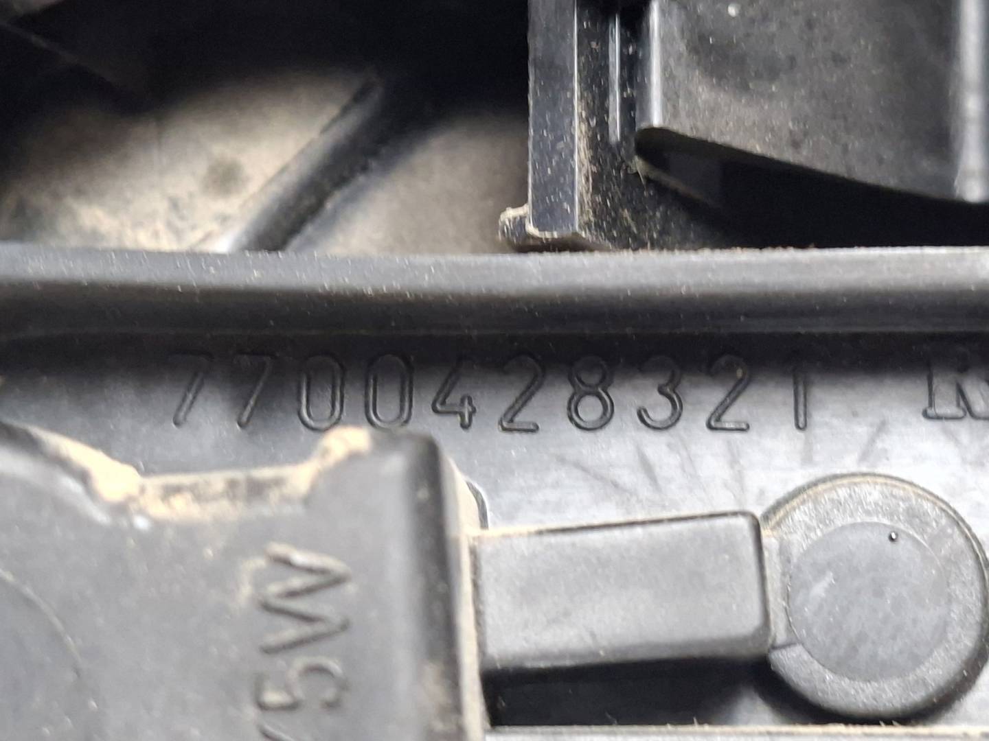 Foto 3 de Piloto Trasero Izquierdo Renault Megane I Fase 2 Berlina (ba0) (1999–2002)