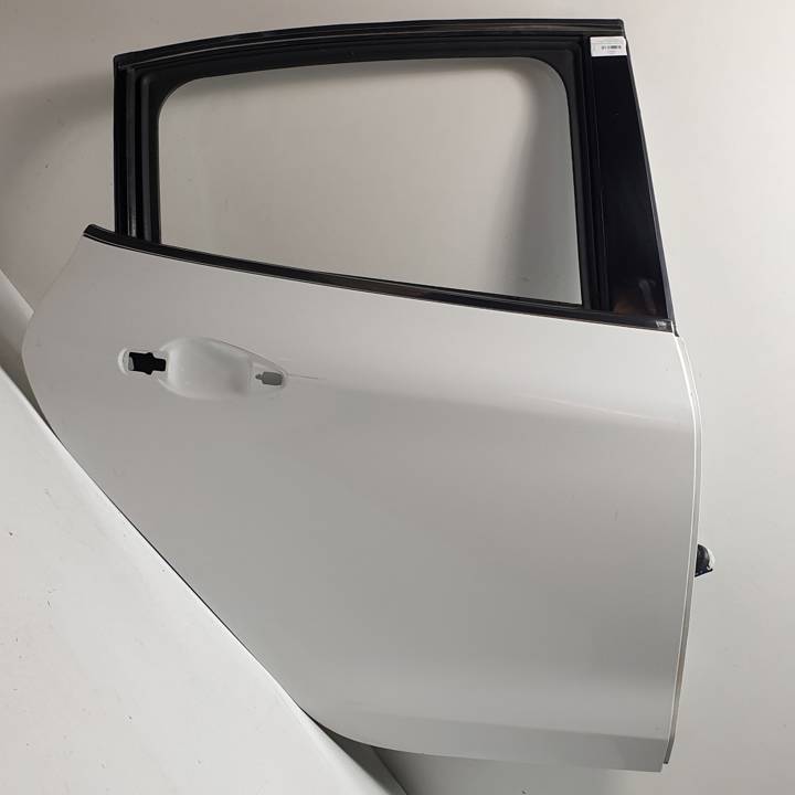 PUERTA TRASERA DERECHA PEUGEOT 208 Autodesguaces Alicante