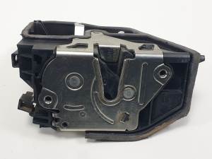 CERRADURA PUERTA DELANTERA DERECHA 7167068 BMW SERIE 1 BERLINA (E81/E87) Autodesguaces Alicante