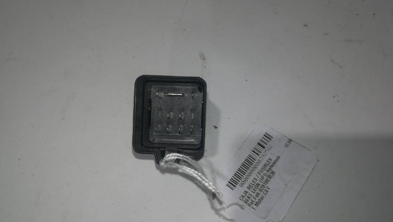 CAJA RELES / FUSIBLES