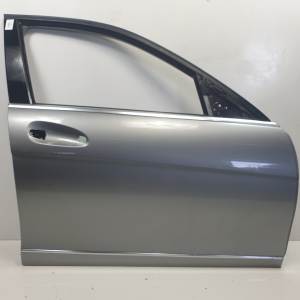 PUERTA DELANTERA DERECHA MERCEDES CLASE C (W204) FAMILIAR Autodesguaces Alicante