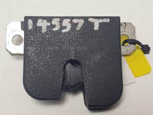 CERRADURA MALETERO / PORTON 6L6827505A SEAT IBIZA (6L1) Autodesguaces Alicante